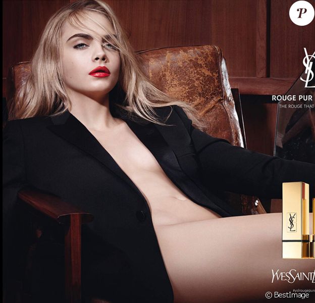 Cara Delevingne pose nue pour le nouveau rouge à lèvres de Yves Saint Laurent.