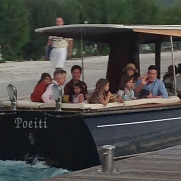Jason Bateman, Courteney Cox, Jennifer Aniston et Justin Theroux arrivent à Bora Bora, le 7 août 2015.