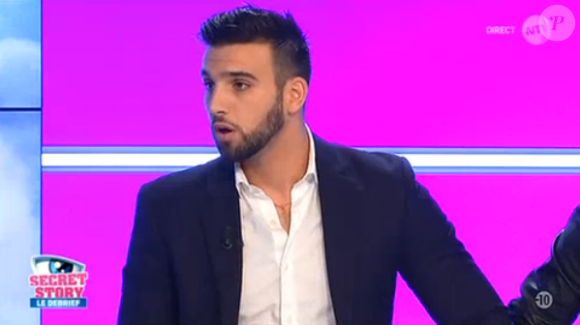 Les ex-amoureux Leila et Aymeric s'expliquent sur leur rupture sur le plateau du Debrief de Secret Story 9. Sur NT1, le 31 août 2015.