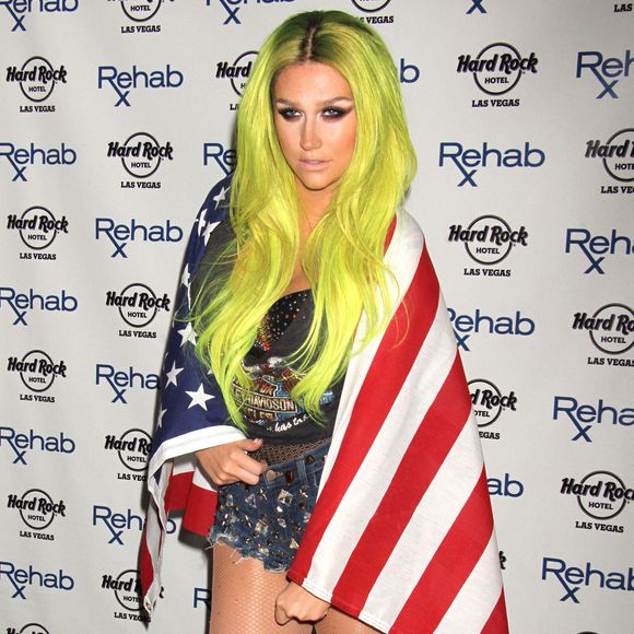 Kesha fête le Jour de l'Indépendance des Etats-Unis au « Rehab Pool » à Las Vegas, le 5 juillet 2015