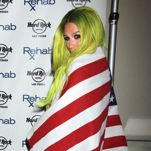 Kesha fête le Jour de l'Indépendance des Etats-Unis au « Rehab Pool » à Las Vegas, le 5 juillet 2015