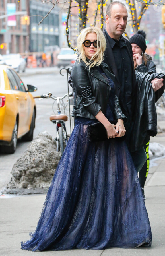 Kesha arrive à son hôtel à New York, le 12 février 2015.