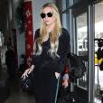 Kesha prend un vol à l'aéroport de Los Angeles, le 20 décembre 2014.