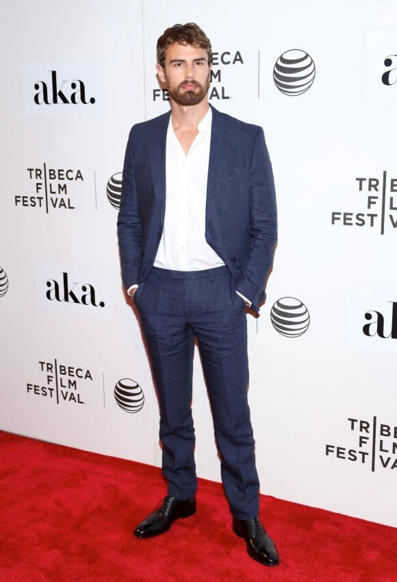 Theo James - Première du film " Fanny " lors du festival de film de Tribeca à New York Le 17 avril 2015