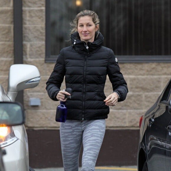 Exclusif - Gisele Bundchen à la sortie de son cours de yoga à Boston, le 3 janvier 2015