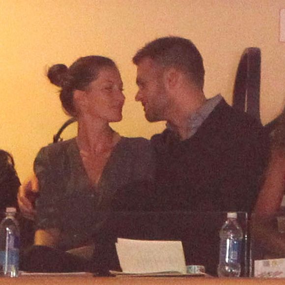 Exclusif - NO WEB - NO BLOG - Tom Brady et Gisele Bundchen assistent a la remise de diplome de Nancy Brady a Boston. Gisele tient la petite Vivian dans ses bras. Le 18 mai 2013
