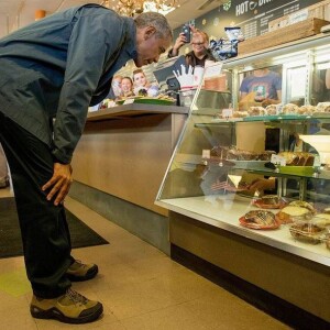 Barack Obama s'arrête dans un café en Alaska. Septembre 2015