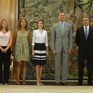 La reine Letizia faisait avec le roi Felipe VI d'Espagne sa rentrée le 2 septembre 2015 au palais de la Zarzuela à l'occasion de plusieurs audiences.