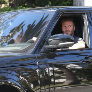 Exclusif - David Beckham se promène au volant de sa Range Rover SUV avec son fils Brooklyn à Los Angeles, le 4 aout 2015