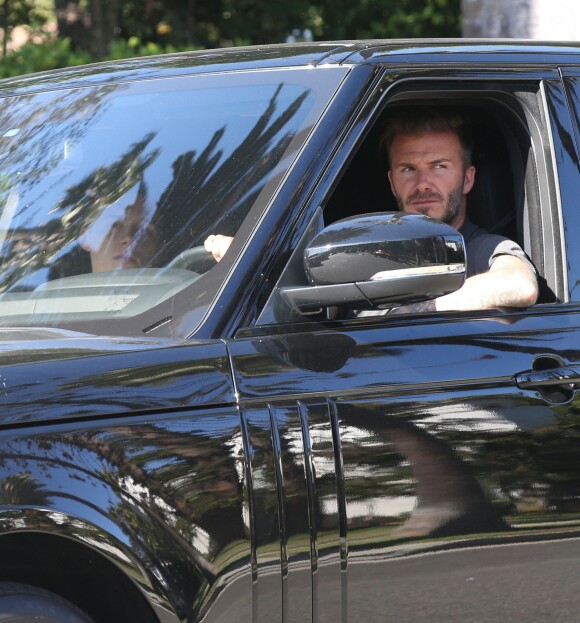 Exclusif - David Beckham se promène au volant de sa Range Rover SUV avec son fils Brooklyn à Los Angeles, le 4 aout 2015