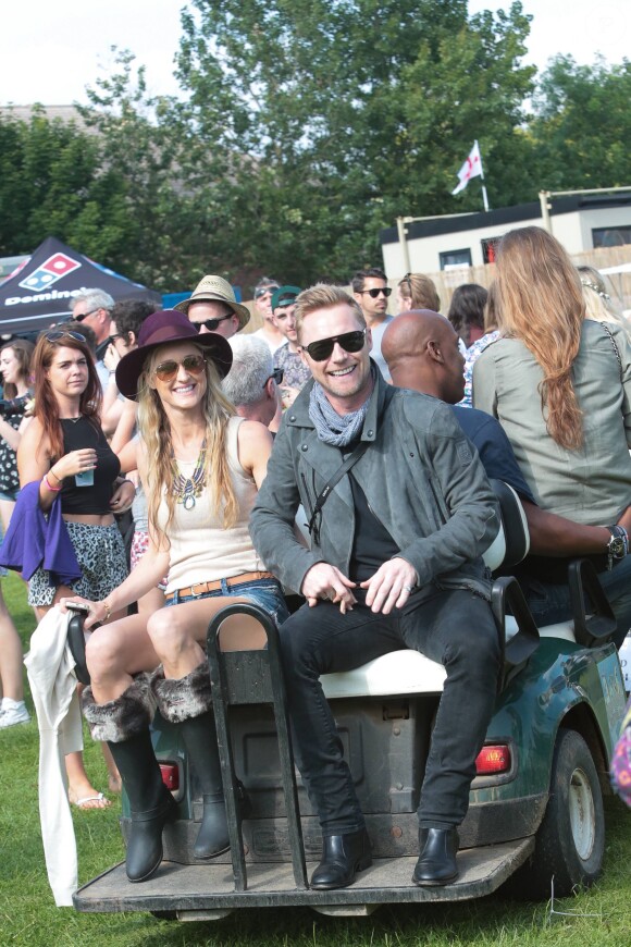 Ronan Keating et sa petite-amie Storm Uechtritz lors du Isle of Wight festival 2014, à Isle of Wight, le 15 juin 2014.