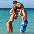 Gisele Bündchen a publié début août 2015 cette photo pour souhaiter un joyeux anniversaire plein d'amour à son mari Tom Brady, avec leurs enfants Vivian et Benjamin.