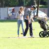 Gisele Bündchen, Tom Brady et leurs enfants John, Benjamin et Vivian s'amusent dans un parc à Boston le 15 juin 2014.