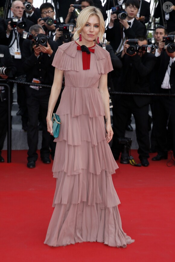 Sienna Miller lors de la projection du film "Macbeth" au 68e Festival de Cannes, le 23 mai 2015.
