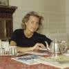Archives - Claire Chazal chez elle en juillet 1991.