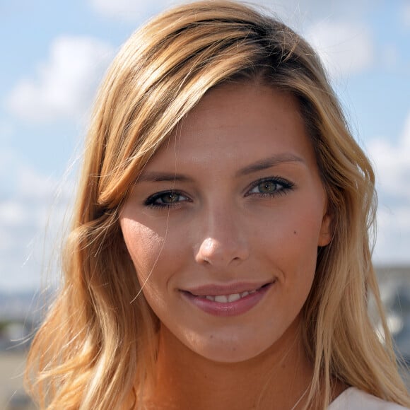 Camille Cerf (Miss France 2015) - Conférence de presse de l'association "Les bonnes fées" à Paris avec le comité Miss France à Paris le 3 septembre 2015.