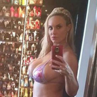 Coco, enceinte : Sexy en bikini, la chérie d'Ice-T montre un petit baby bump