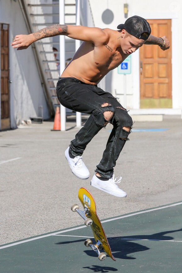 Justin Bieber en skate à Santa Monica, le 22 juillet 2015.