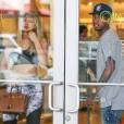 Kylie Jenner et Tyga quittent le centre commercial Neiman Marcus à Woodland Hills, le 10 septembre 2015.