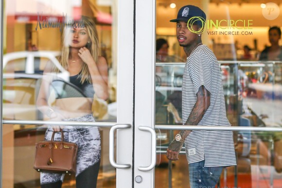 Kylie Jenner et Tyga quittent le centre commercial Neiman Marcus à Woodland Hills, le 10 septembre 2015.