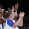 Nando De Colo et l'équipe de France lors du huitième des championnats d'Europe entre la France et la Turquie au Stade Pierre Mauroy de Lille le 12 septembre 2015