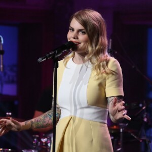 Exclusif - Coeur de Pirate (Béatrice Martin) en live dans l'émission Du côté de chez Dave, qui sera diffusée sur France 3, le 13 septembre 2015.