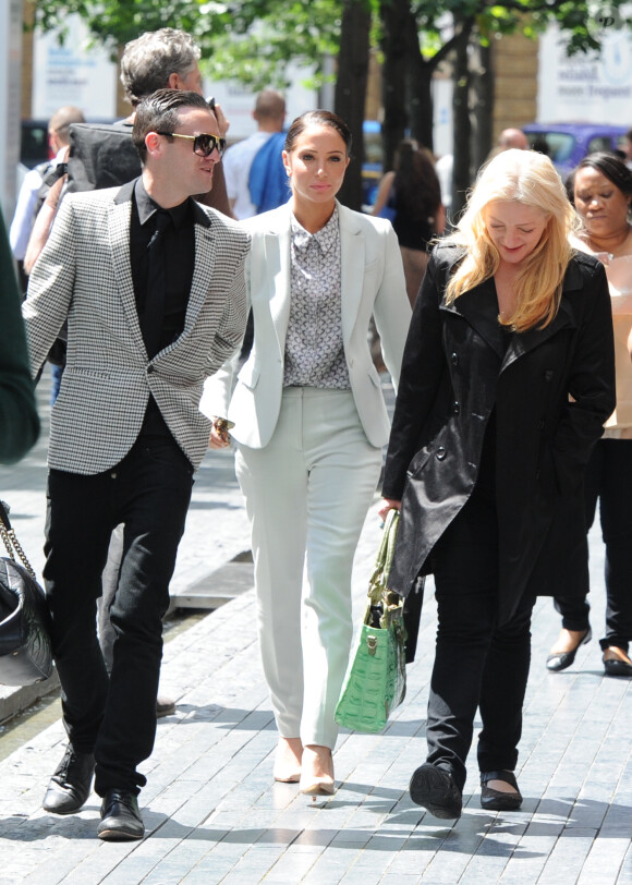 Tulisa Contostavlos arrive au palais de justice de Southwark à Londres, le 27 juin 2014.