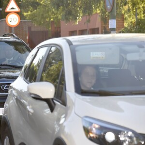 Letizia et Felipe VI d'Espagne accompagnaient vendredi matin, le 11 septembre 2015, leurs filles Leonor, princesse des Asturies, et l'infante Sofia pour leur rentrée des classes au collège privé Santa Maria de los Rosales, dans la banlieue ouest de Madrid.