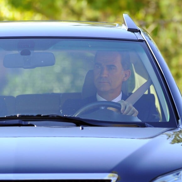 Letizia et Felipe VI d'Espagne accompagnaient vendredi matin, le 11 septembre 2015, leurs filles Leonor, princesse des Asturies, et l'infante Sofia pour leur rentrée des classes au collège privé Santa Maria de los Rosales, dans la banlieue ouest de Madrid.