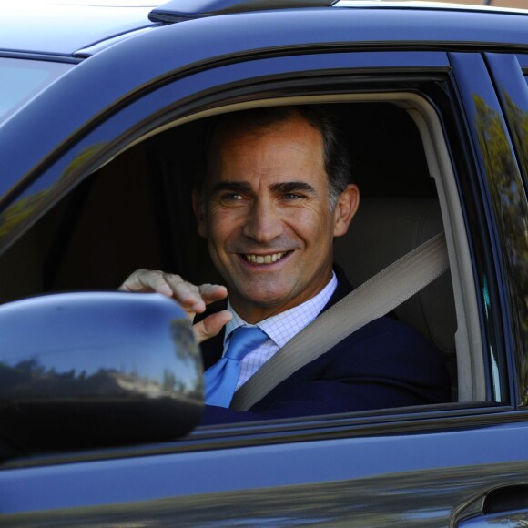 Letizia et Felipe VI d'Espagne accompagnaient vendredi matin, le 11 septembre 2015, leurs filles Leonor, princesse des Asturies, et l'infante Sofia pour leur rentrée des classes au collège privé Santa Maria de los Rosales, dans la banlieue ouest de Madrid.