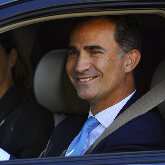 Letizia et Felipe VI d'Espagne accompagnaient vendredi matin, le 11 septembre 2015, leurs filles Leonor, princesse des Asturies, et l'infante Sofia pour leur rentrée des classes au collège privé Santa Maria de los Rosales, dans la banlieue ouest de Madrid.