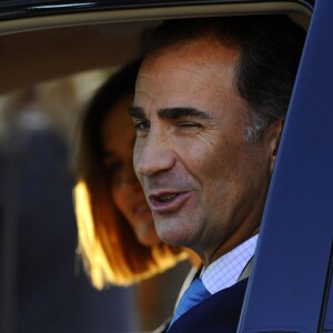 Letizia et Felipe VI d'Espagne accompagnaient vendredi matin, le 11 septembre 2015, leurs filles Leonor, princesse des Asturies, et l'infante Sofia pour leur rentrée des classes au collège privé Santa Maria de los Rosales, dans la banlieue ouest de Madrid.