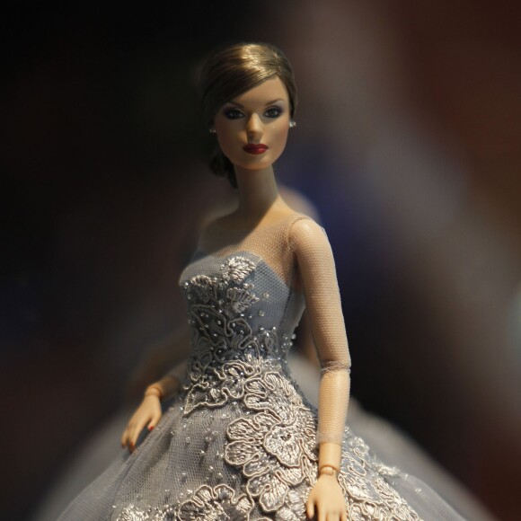 Une poupée "Letizia d'Espagne", inspirée de son look à la veille du mariage du prince William et Kate Middleton en avril 2011, a été présentée lors du Salon de la poupée de Madrid le 10 septembre 2015.