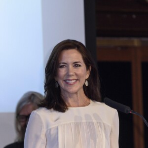 La princesse Mary de Danemark le 7 septembre 2015 à la Bourse de Copenhague pour une remise de prix.