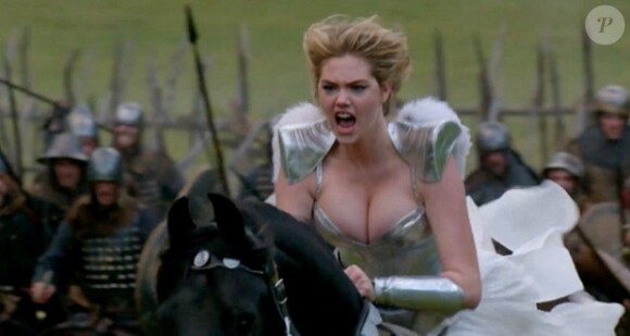 Kate Upton ancien visage du jeu Game Of War / image extraite de la publicité diffusée sur Youtube.