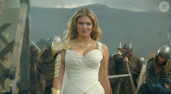 Kate Upton ancien visage du jeu Game Of War / image extraite de la publicité diffusée sur Youtube.