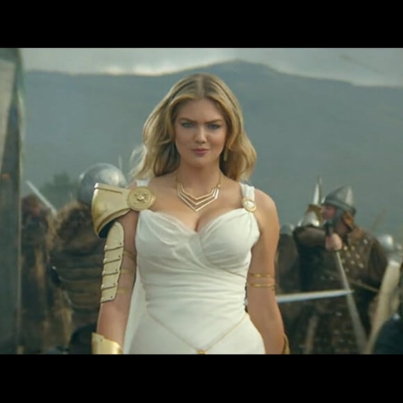 Kate Upton ancien visage du jeu Game Of War / image extraite de la publicité diffusée sur Youtube.