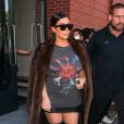 Kim Kardashian, enceinte, quitte l'appartement de son mari Kanye West à SoHo. New York, le 15 septembre 2015.