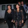 Kim et Kourtney Kardashian, toutes de noir vêtues, arrivent au Polo Bar (le restaurant crée par Ralph Lauren) pour dîner. New York, le 15 septembre 2015.