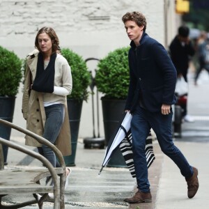 Eddie Redmayne et sa femme Hannah Bagshawe devant leur hôtel à New York, le 1er juin 2015.