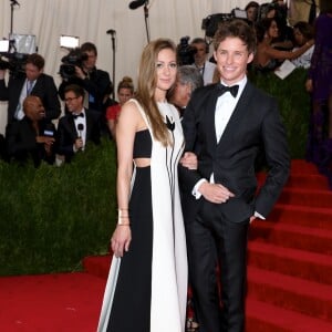 Eddie Redmayne et sa femme Hannah Bagshawe - Soirée Costume Institute Gala 2015 (Met Ball) au Metropolitan Museum célébrant l'ouverture de Chine: à travers le miroir à New York, le 4 mai 2015.