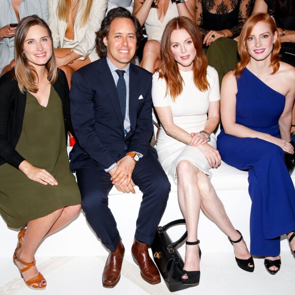 Lauren Bush Lauren, son mari David Lauren, Julianne Moore et Jessica Chastain assistent au défilé Ralph Lauren (collection printemps-été 2016) au Skylight Clarkson Sq. New York, le 17 septembre 2015.