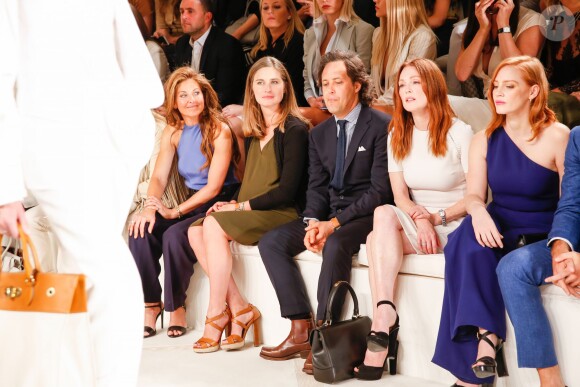 Lauren Bush Lauren, David Lauren, Julianne Moore et Jessica Chastain assistent au défilé Ralph Lauren (collection printemps-été 2016) au Skylight Clarkson Sq. New York, le 17 septembre 2015.