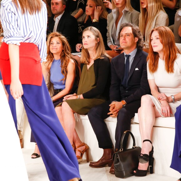 Lauren Bush Lauren, David Lauren, Julianne Moore et Jessica Chastain assistent au défilé Ralph Lauren (collection printemps-été 2016) au Skylight Clarkson Sq. New York, le 17 septembre 2015.