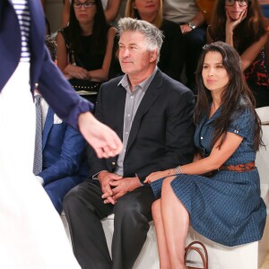 Alec et Hilaria Baldwin assistent au défilé Ralph Lauren (collection printemps-été 2016) au Skylight Clarkson Sq. New York, le 17 septembre 2015.