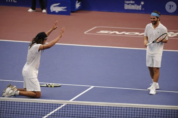 Yannick Noah et Arnaud Clément lors du Trophée Jean-Luc Lagardère au stade Pierre de Courbertin à Paris, le 2 octobre 2010