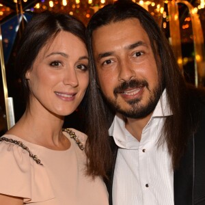 Moundir et sa femme Inès - Personnalités lors de la 10ème cérémonie des Globes de Cristal au Lido à Paris, le 13 avril 2015.