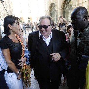 Gérard Depardieu, en tournage à Marseille, vient saluer le maire Jean-Claude Gaudin à l'Hotel de Ville le 1er septembre 2015.