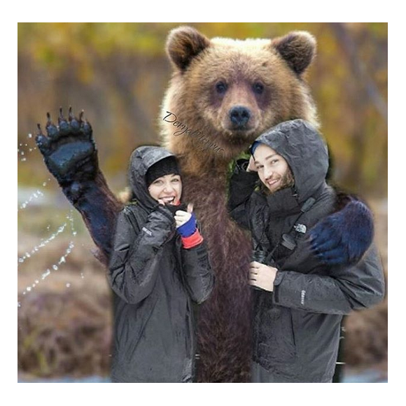 Miley Cyrus et son frère Braison sont partis visiter la fôret des Grands Ours au Canada pour défendre les loups chassés par le gouvernement pour préserver les caribous / photo postée sur Instagram.