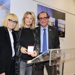 Mireille Darc, Alice Taglioni enceinte, Gérard Friedlander - Cérémonie de remises des médailles de la faculté de médecine à Paris le 24 septembre 2015.